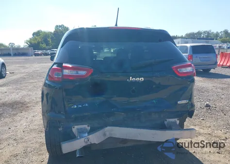 2016 Jeep Cherokee Latitude z USA, uszkodzony, nr VIN 1C4PJMCB1GW147726